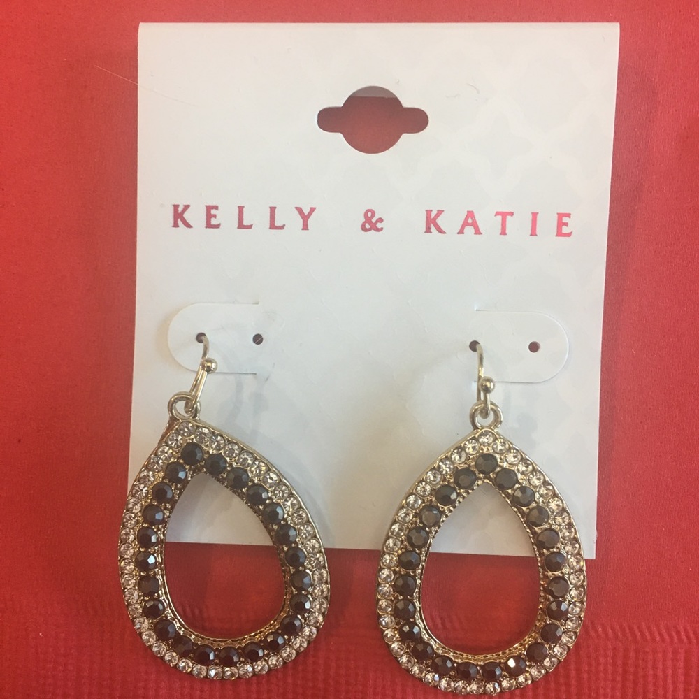 Kelly & Katie Crystal Drop Earrings (nwot)